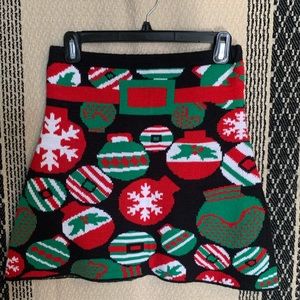 JUNIORS🎄Christmas mini skirt with ornament design size small.